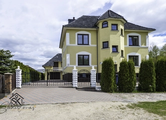 Pirmame aukšte virtuvė ir vonia – patogumui