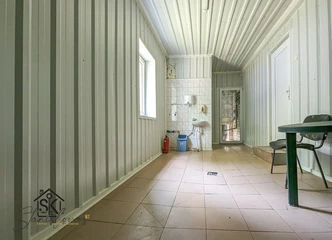 2011 m. renovuotas pastatas su visomis komunikacijomis