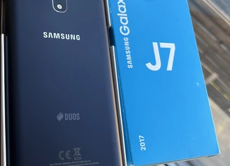 Samsung J7 2017: dėžutė, pakrovėjas ir dėkliukas už 35 €!