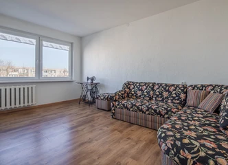 PARKAVIMO AIKŠTELĖ, ŠVIESUS IR ŠILTAS BUTAS