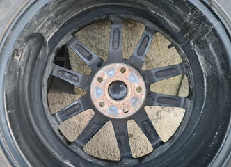 Parduodu Audi/VW ratus R17 su vasarinėmis padangomis