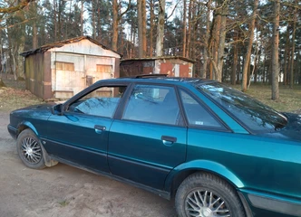 Tvirtas 1993 m. benzininis sedanas - tvarkingas ir patikimas!