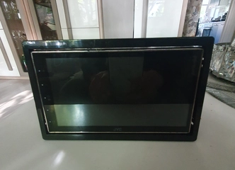 Automagnetolės JVC KW-M745DBT – modernus pasirinkimas už 80 €