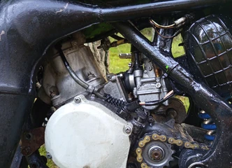 Kawasaki KX 80 su mechanine pavarų dėže - patikimas ir gerai prižiūrėtas