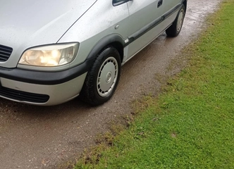 Parduodama Opel Zafira universalas 2002m, patikimas dyzelinis variklis ir mechaninė dėžė