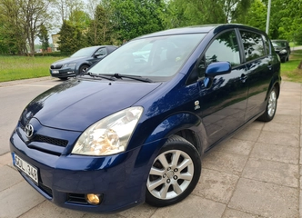 Erdvus Toyota Corolla Verso: 7 sėdimos vietos laukia jūsų!