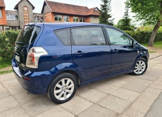 2005m Toyota Corolla Verso: mylėtas automobilis jūsų šeimai!
