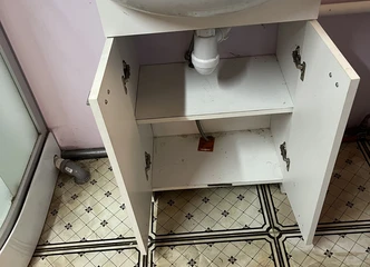 Parduodama vonios spintelė su kriaukle už puikią kainą!