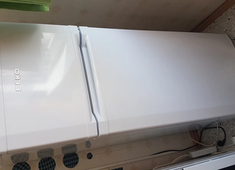 Parduodu naudotą šaldytuvą už 20€ ir dvi liustras po 3€