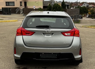 Patikimas Toyota Auris – Pirkite su Pasitikėjimu!