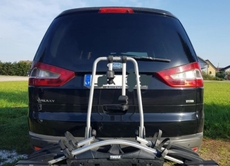 Tvarkingas dviračių laikiklis ant automobilio