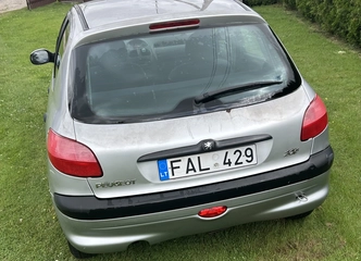 Dyzelinas Peugeot 206 – patikimas hečbekas, mechaninė dėžė, ekonomiška kaina