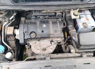 Automobilis su būtinomis remonto galimybėmis Peugeot 307 benzinas