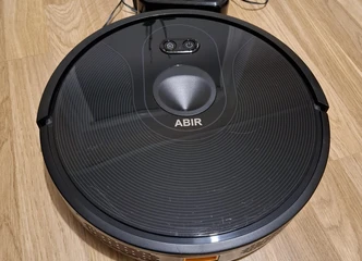 Plaunantis dulkių siurblys-robotas: patogumas ir švara!