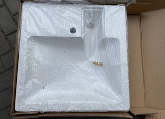 Praustuvas 60x60x11 cm – patogus ir tvarkingas