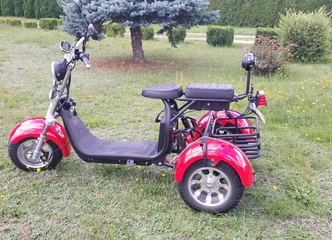 Pristatykis mieste su MB motoroleriu