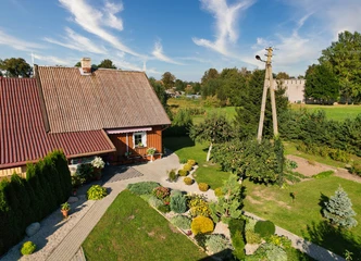 Rusnė – puiki vieta šeimos gyvenimui: parduodama namo dalis!