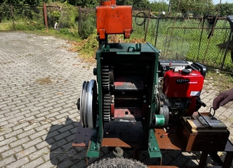 Nenaudotas mažesnis šakų smulkintuvas 7,5 HP benzininiu varikliu 450 EUR