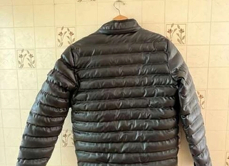 Šilta ir madinga odinė striukė vyrukui