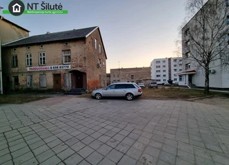 Šilutės centre parduodamas pastatas su 5 butais