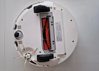 Robotas siurblys, kuris siurbia ir plauna!
