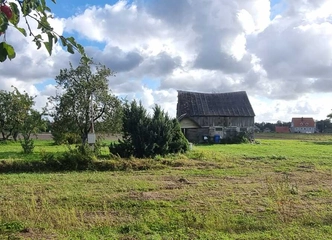 Sklypas Rusnėje su projektu ir ūkiniu pastatu