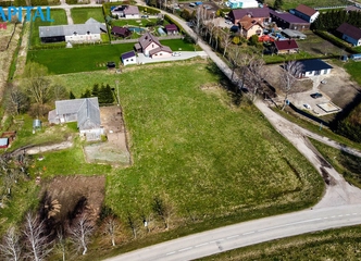 Sklypas su gražia aplinka ir privažiavimu