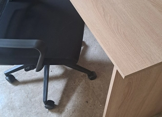 Naujas rašomas stalas su kėde – patogus darbo kampas