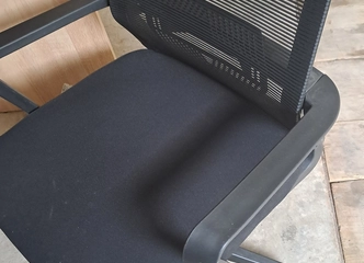 Naujas rašomas stalas su kėde – ergonomiškas darbo kampas