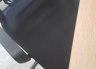Atlikite darbus patogiai su nauju stalu ir kėde