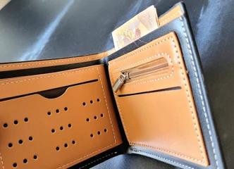 Kompaktiška Odinė Piniginė – 20 € už eleganciją ir patogumą!