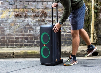 Nuomokitės dvi JBL PartyBox 310 ir sukurkite stereo efektą!