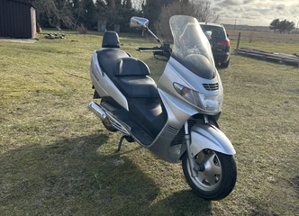 Suzuki Burgman 250 - Ideali garantija komfortui ir stiliui!