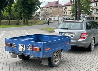 Parduodama naudota priekaba su galiojančia technine iki 2025-09