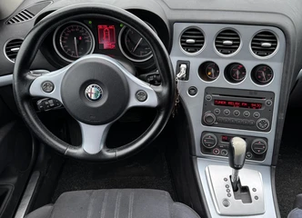 Alfa 159: Nauji Dalių Rinkiniai ir Padangos Iki 2027