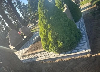 Pasirūpinkite savo artimųjų kapais su mūsų trinkelių paslaugomis!