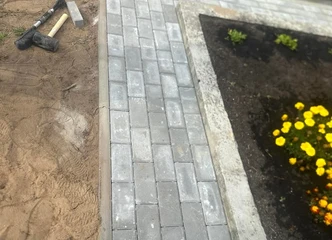 Dėkite trinkeles kapams ir suteikite jiems išskirtinumą!