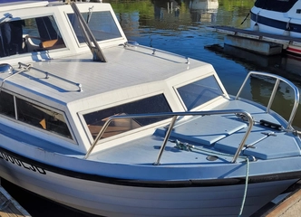 Tvarkingas kateris su doba Garmin echolotu