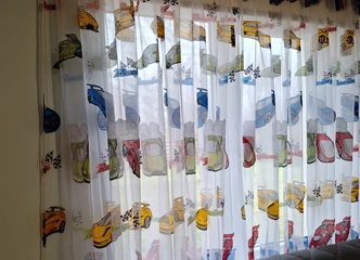 Vaikiškos užuolaidos su mašinom – spalvinga žaisminga detalė!