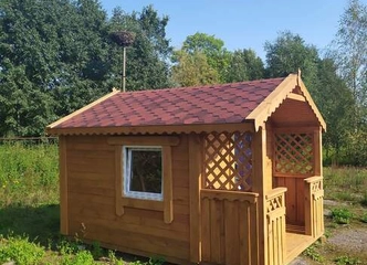 Vaikiški bokšteliai su čiuožyklom – smagumas vaikams