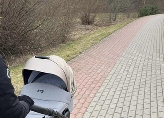 Išsami komplektacija: puodelio laikiklis, lietaus apsauga ir daugiau!