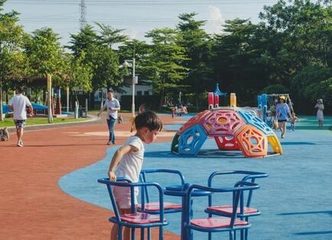 Lauko sporto įranga ir žaidimų kompleksai jūsų kieme!