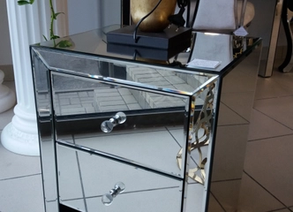 Stilingos veidrodinės komodos – puikus dovanos pasirinkimas!