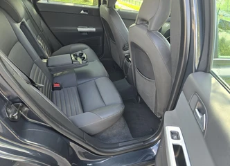 Susisiekite su mumis ir atvejai madingą VOLVO V50!