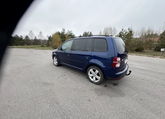 Mechaninė pavarų dėžė ir tvarkingas VW Touran laukia jūsų.