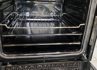 Parduodu Whirlpool orkaitę su pirolizės funkcija, švari ir veikianti
